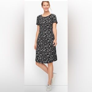 T by Talbots Cozy Crush Fabric SPF 50 Black White Graphic Blooms Design Dress